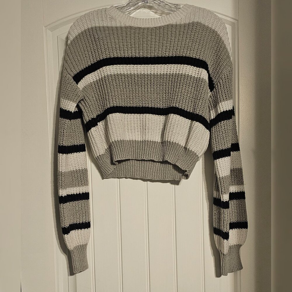 Junior Women's Knit Cropped Sweater